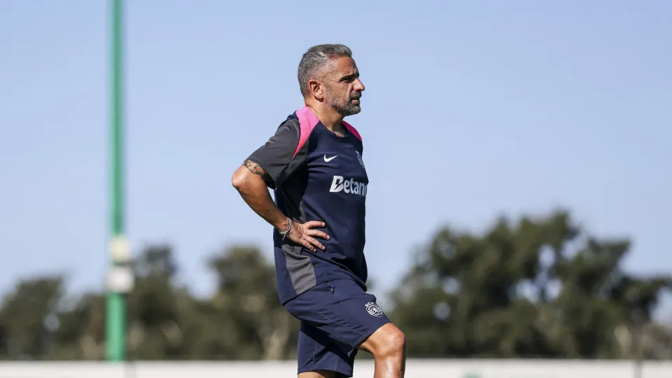 Crise no Sporting: Rui Borges perde 15 jogadores e lança jovens promessas