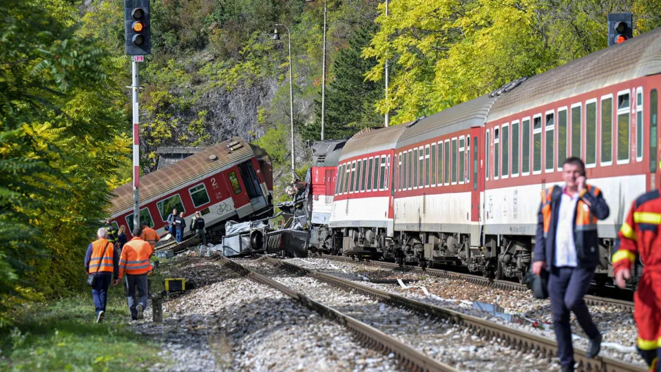 Choque de comboios no sul da Eslováquia provoca dezenas de feridos