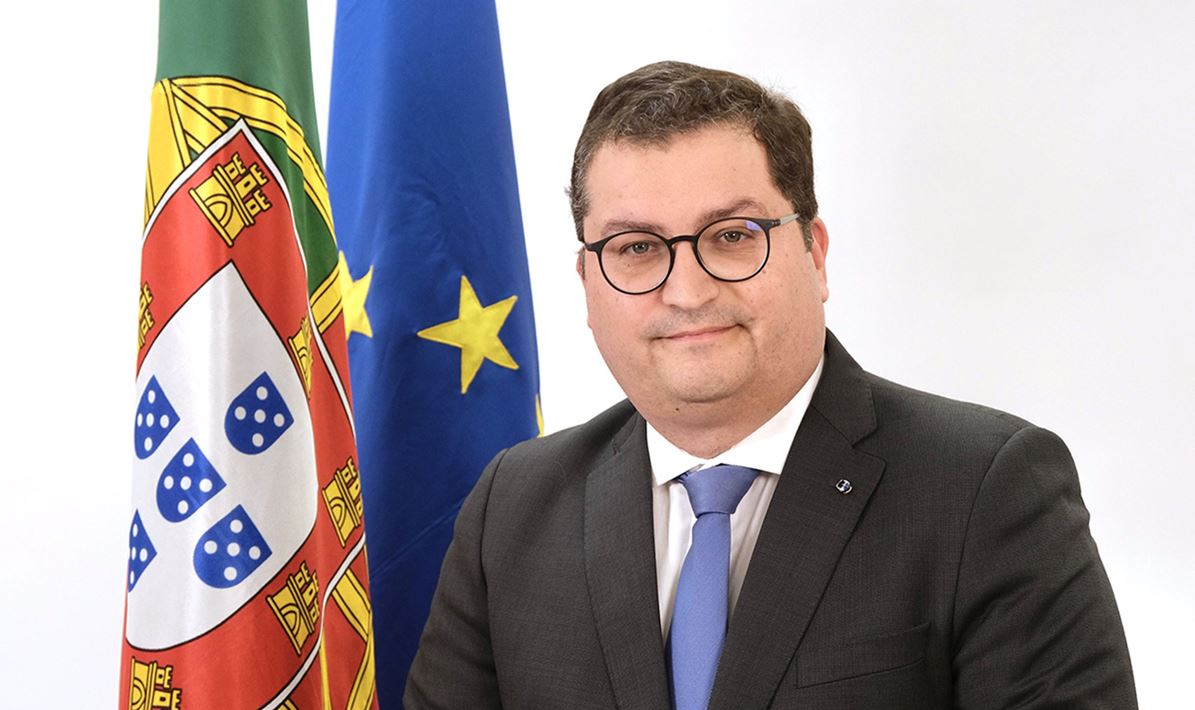 Menos burocracia e mais mão-de-obra? Eis quanto Portugal pode crescer segundo Ministro da Economia.