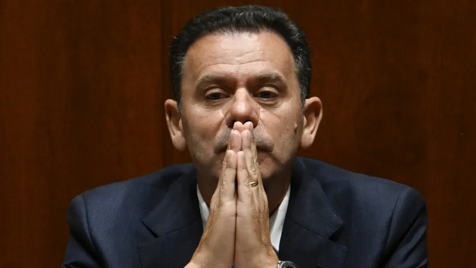 Com Governo sob pressão, Montenegro vai responder na AR sobre mau tempo