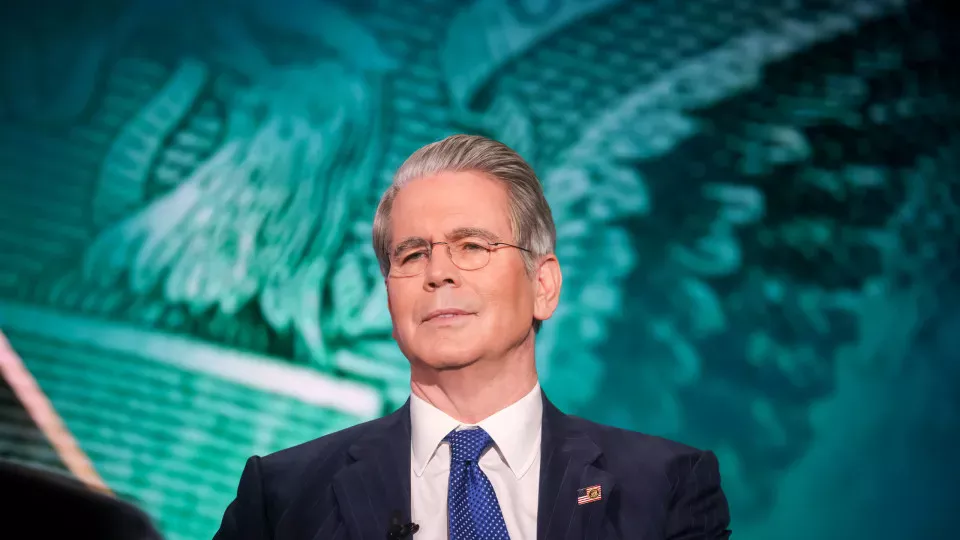 Washington promete retomar em breve o controlo do Estreito de Ormuz